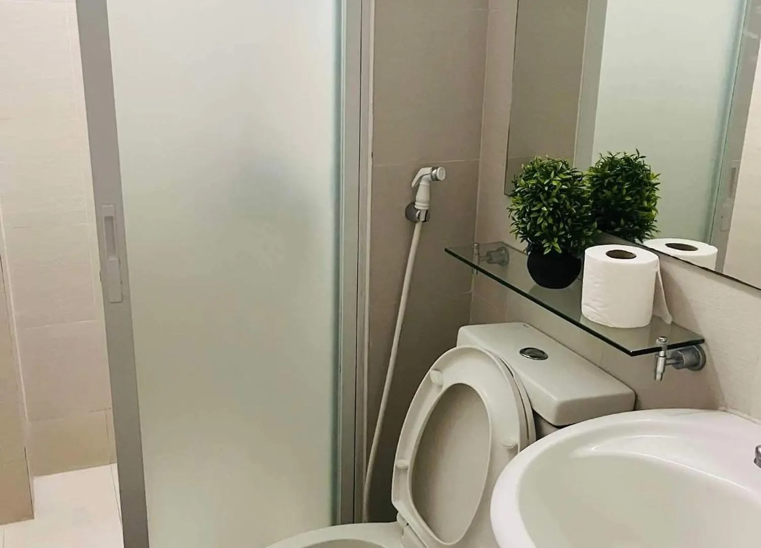 Alphas Haven Hotel Paranaque City 3*,